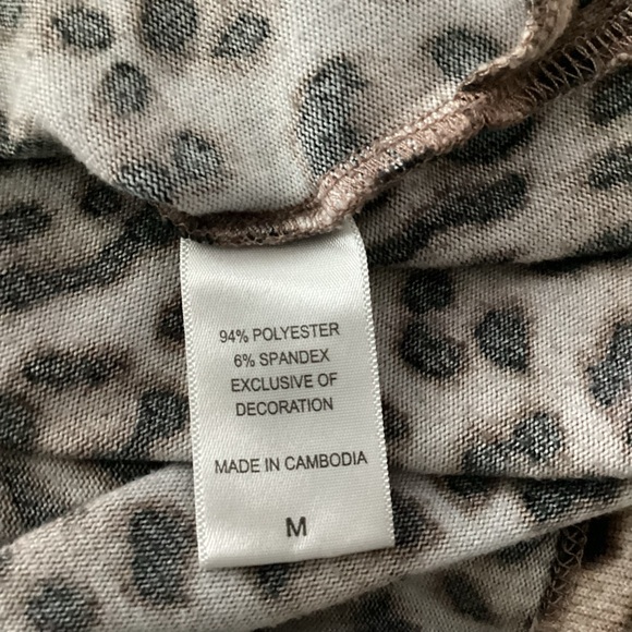 Betsey Johnson Animal Print Cheetah Pullover Long Sleeve Size M Top. - Picture 8 of 12